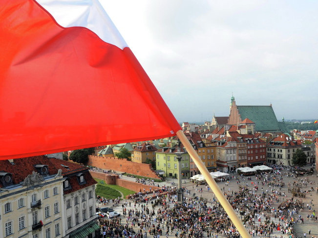 В Варшаве несколько тыс. человек вышли на митинг в защиту демократии