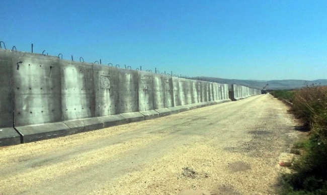 СМИ узнали о начале возведения стены на турецко-сирийской границе